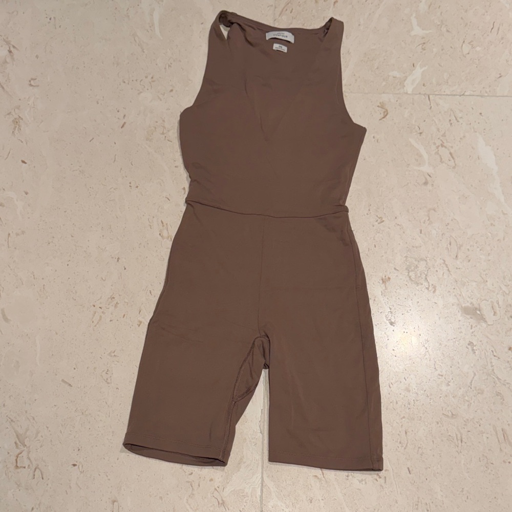 Aritzia Babaton Chocolate Brown Sleeveless Top